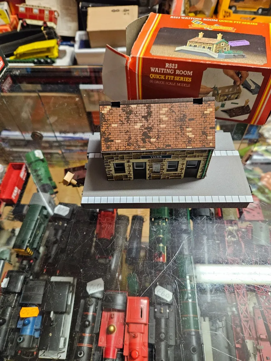 Hornby OO Gauge Station Building - Image 1