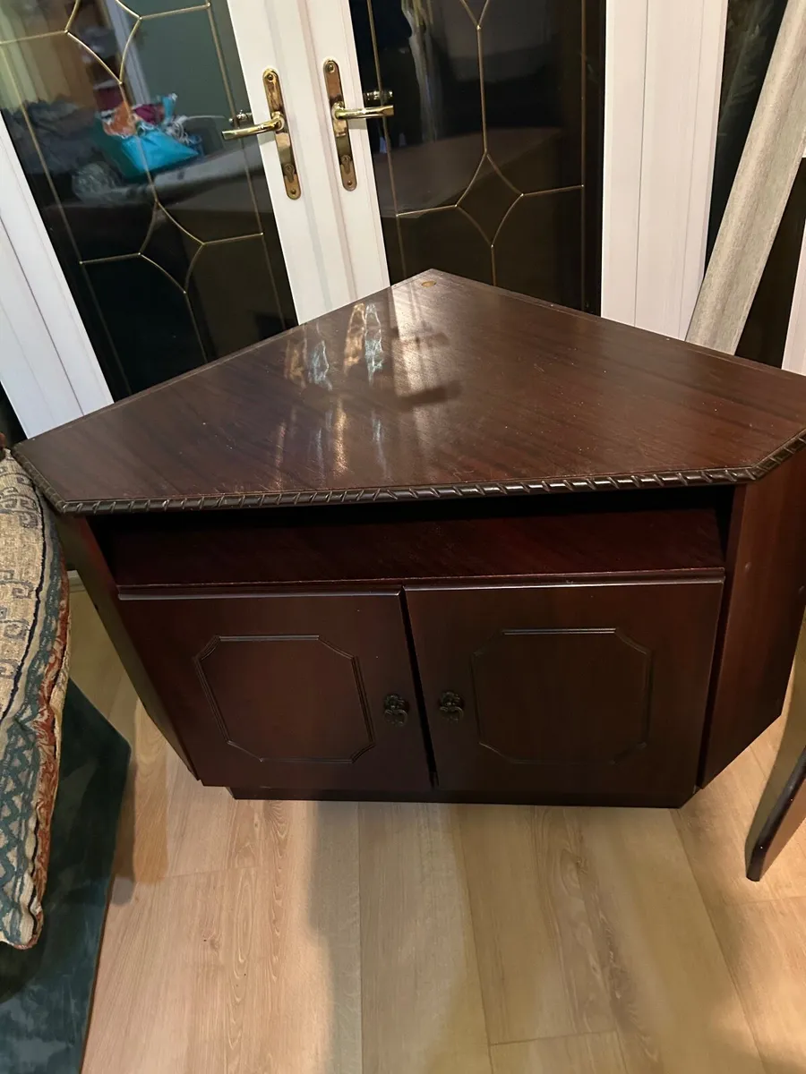 TV Unit floor to ceiling - Image 1