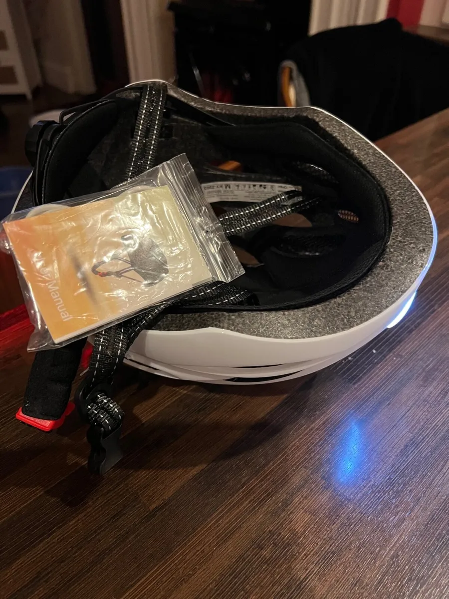 Cycling helmet - Image 3