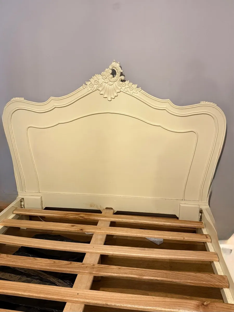 Antique Cream King Bed & Lockers - Image 1