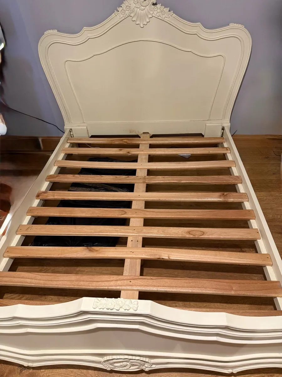 Antique Cream King Bed & Lockers - Image 3