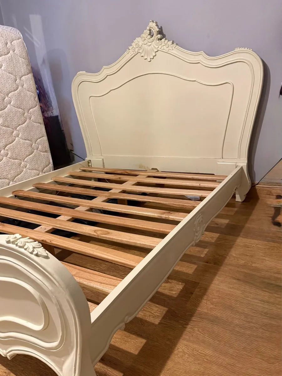 Antique Cream King Bed & Lockers - Image 4