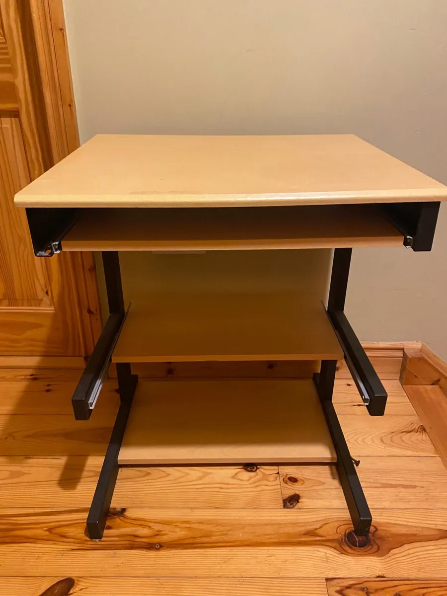 Study desk - Image 1