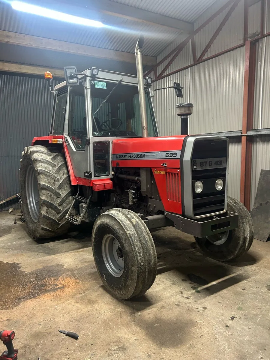 Massy Ferguson 699 - Image 1