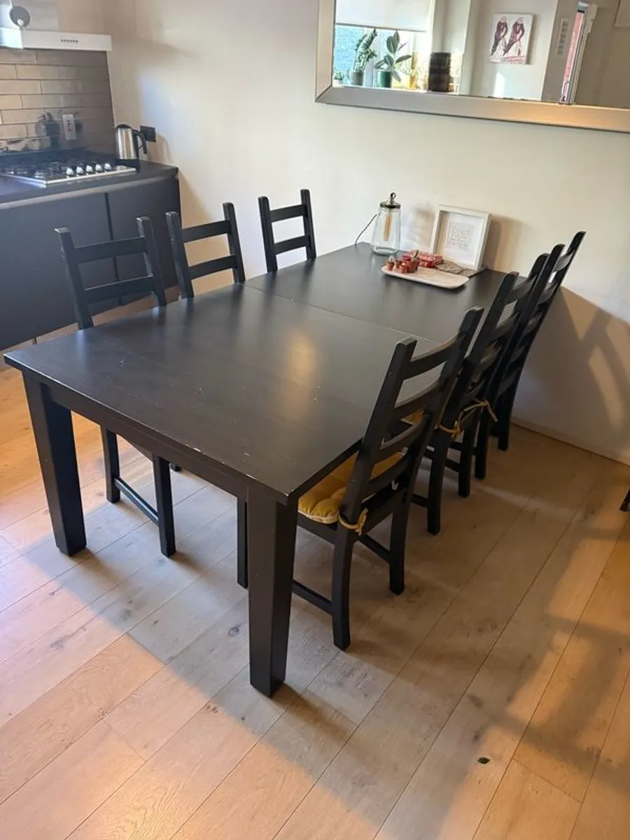 Expandable ikea black table and 6 chairs - Image 2