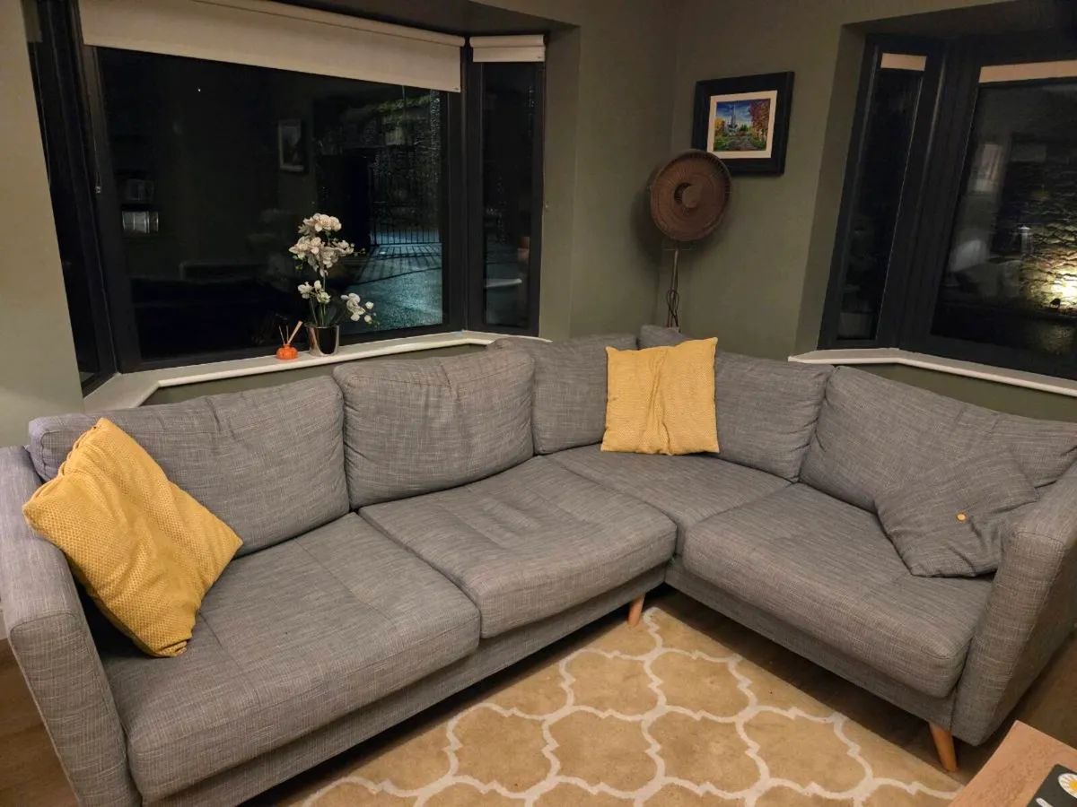 L Shaped couch - Image 1
