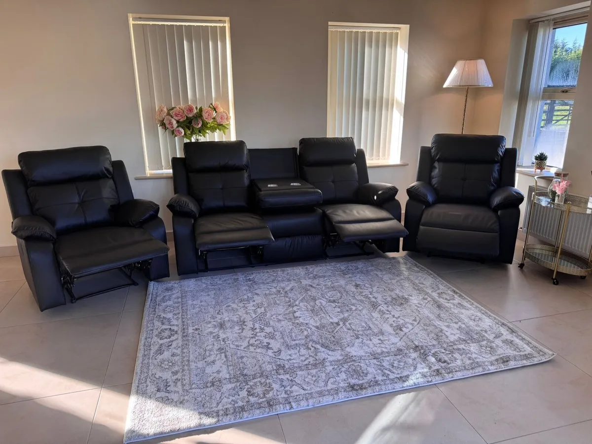 Black leather sofa - Image 2