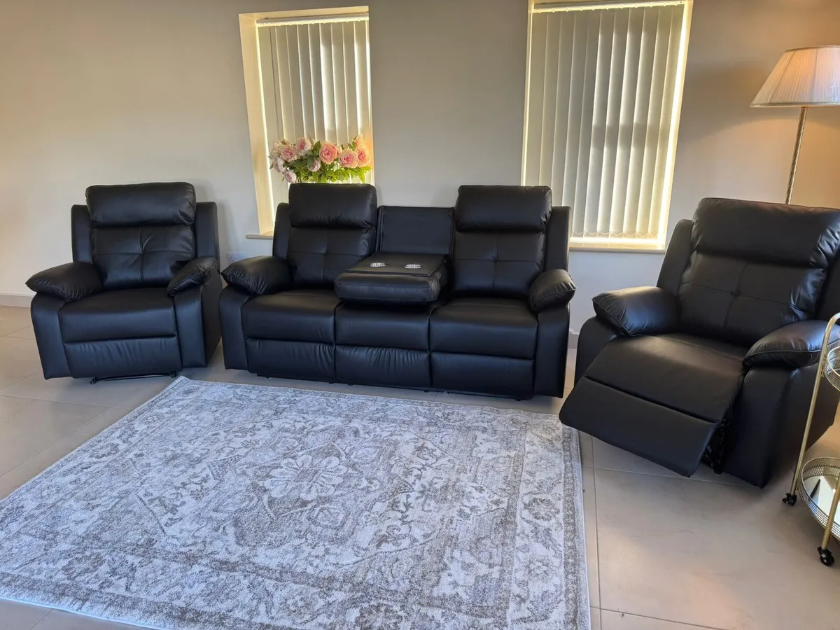 Black leather sofa - Image 3