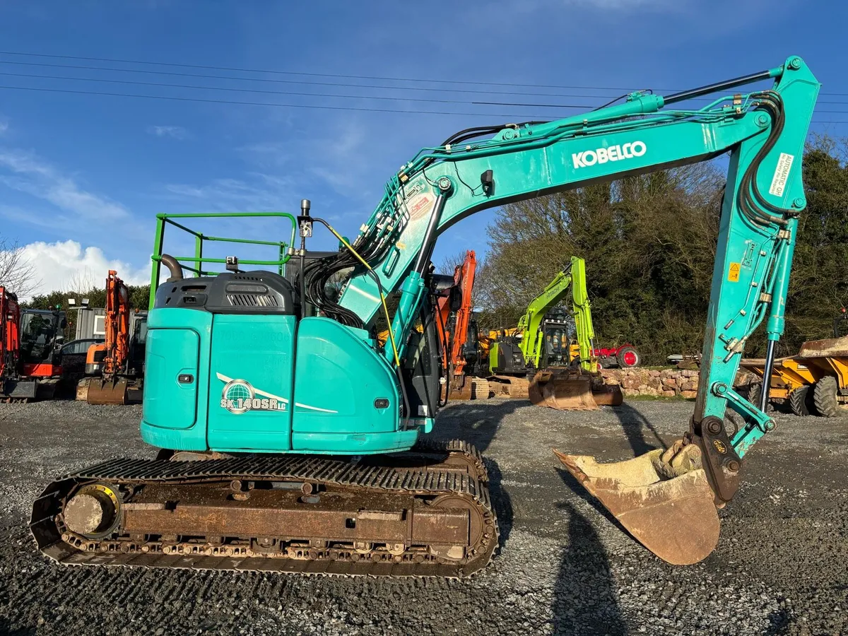 Digger  kobelco not hitachi case cat jcb - Image 2