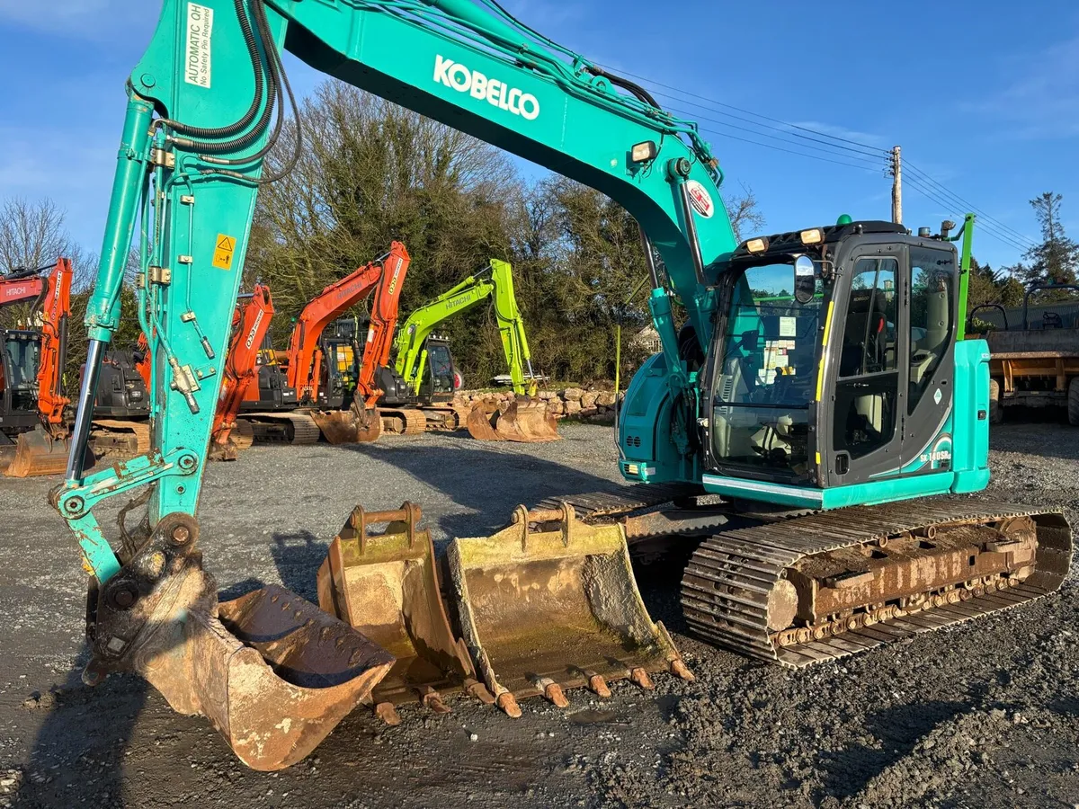 Digger  kobelco not hitachi case cat jcb - Image 1
