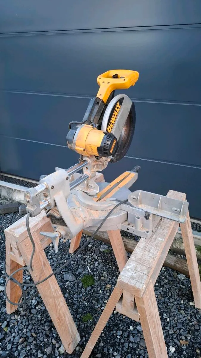 Dewalt mitre saw - Image 3