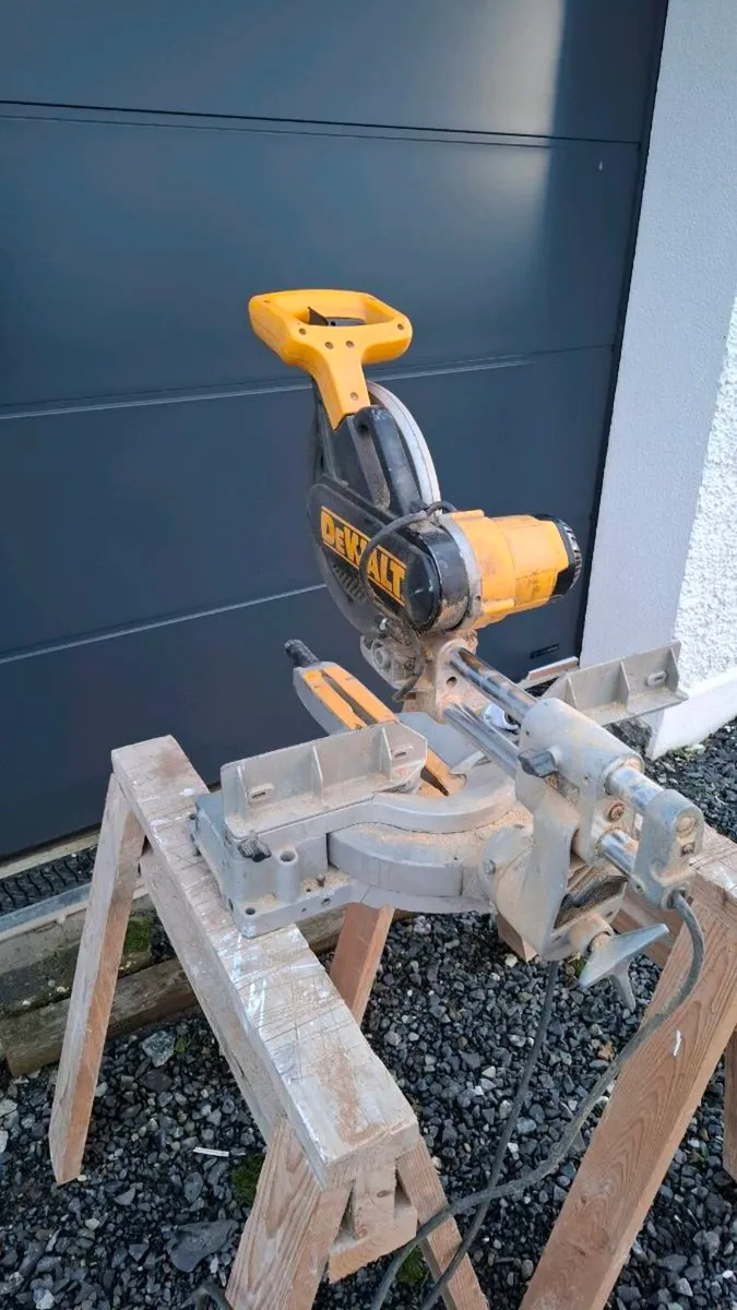 Dewalt mitre saw - Image 4