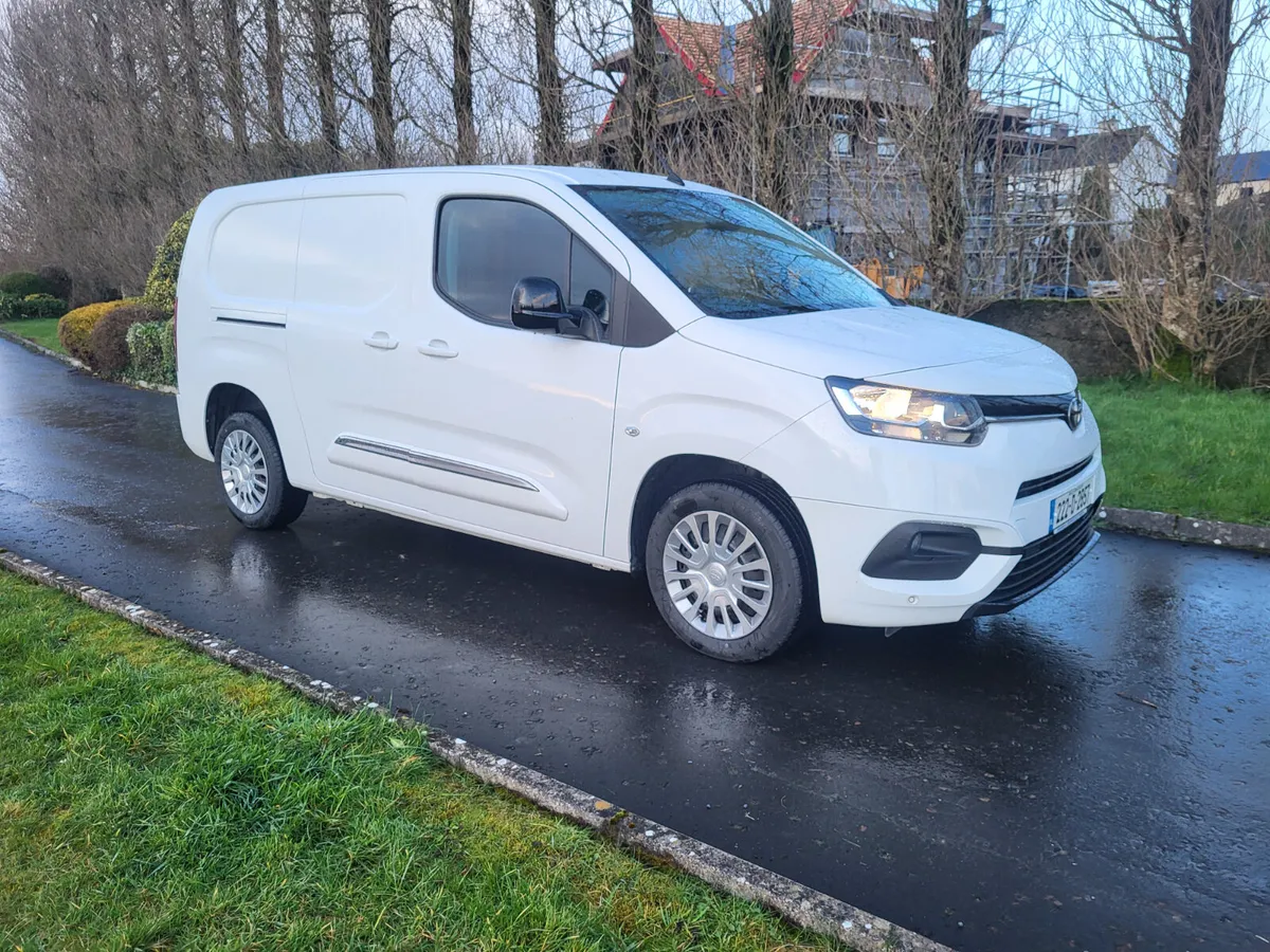 Toyota Proace City LWB.  1 OWNER - Image 1