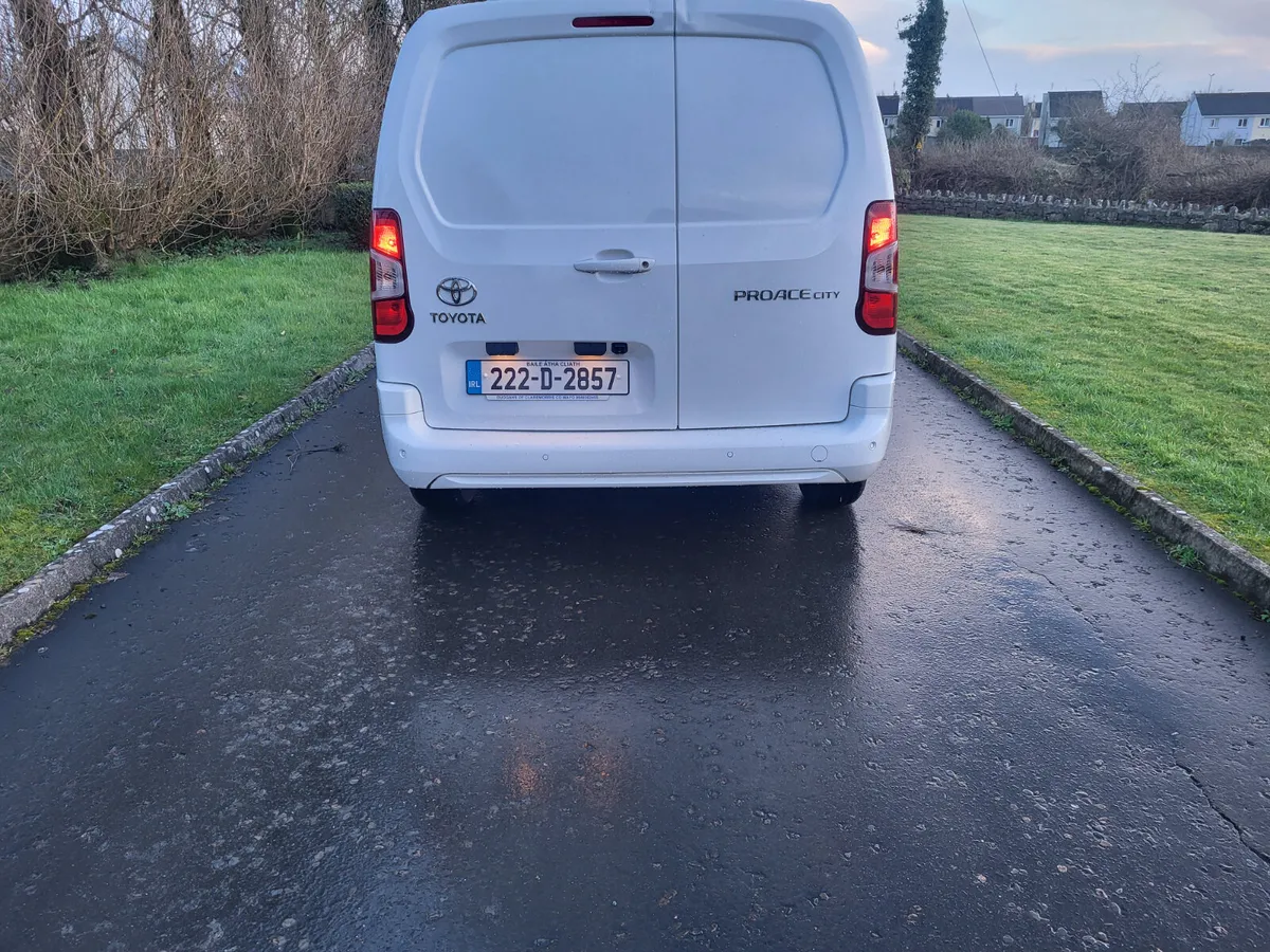 Toyota Proace City LWB.  1 OWNER - Image 3