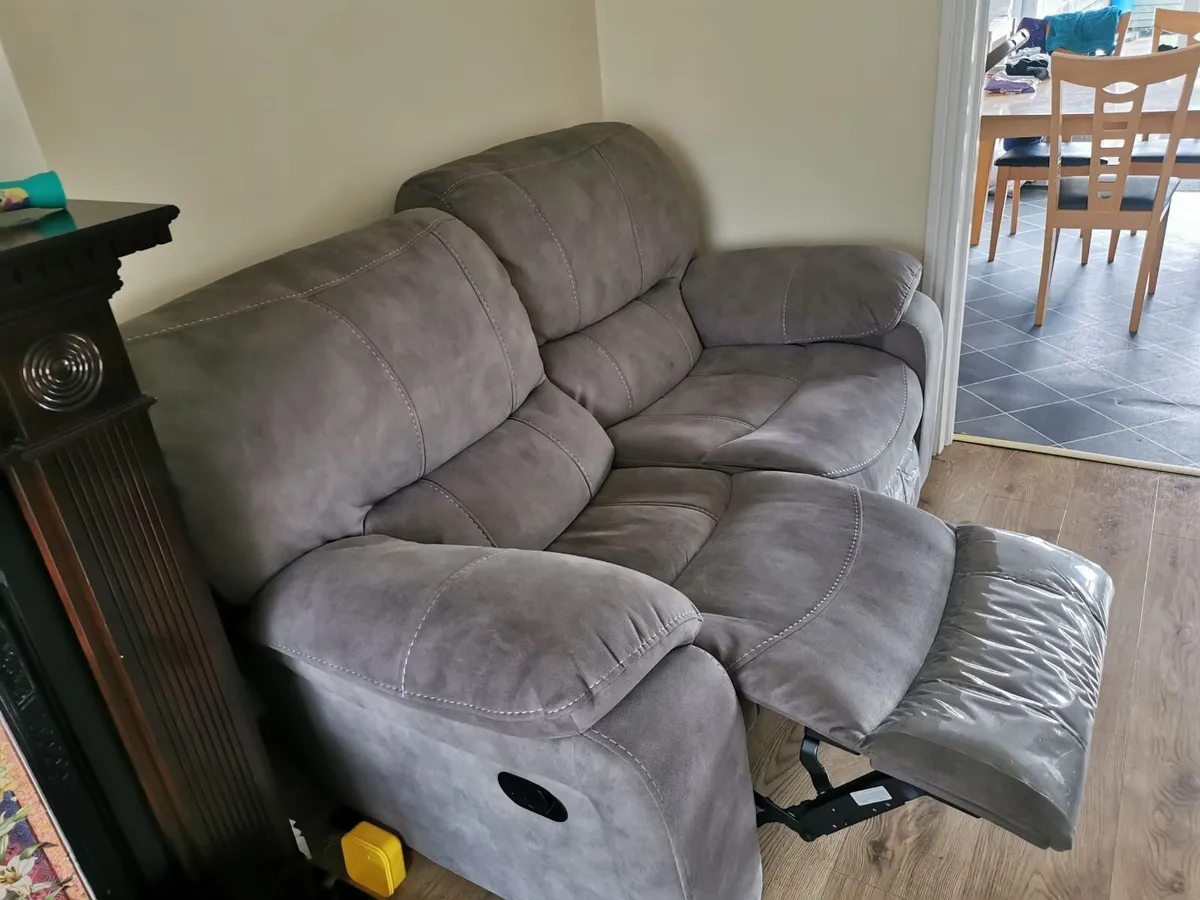 2 seater recliner sofa - Image 2