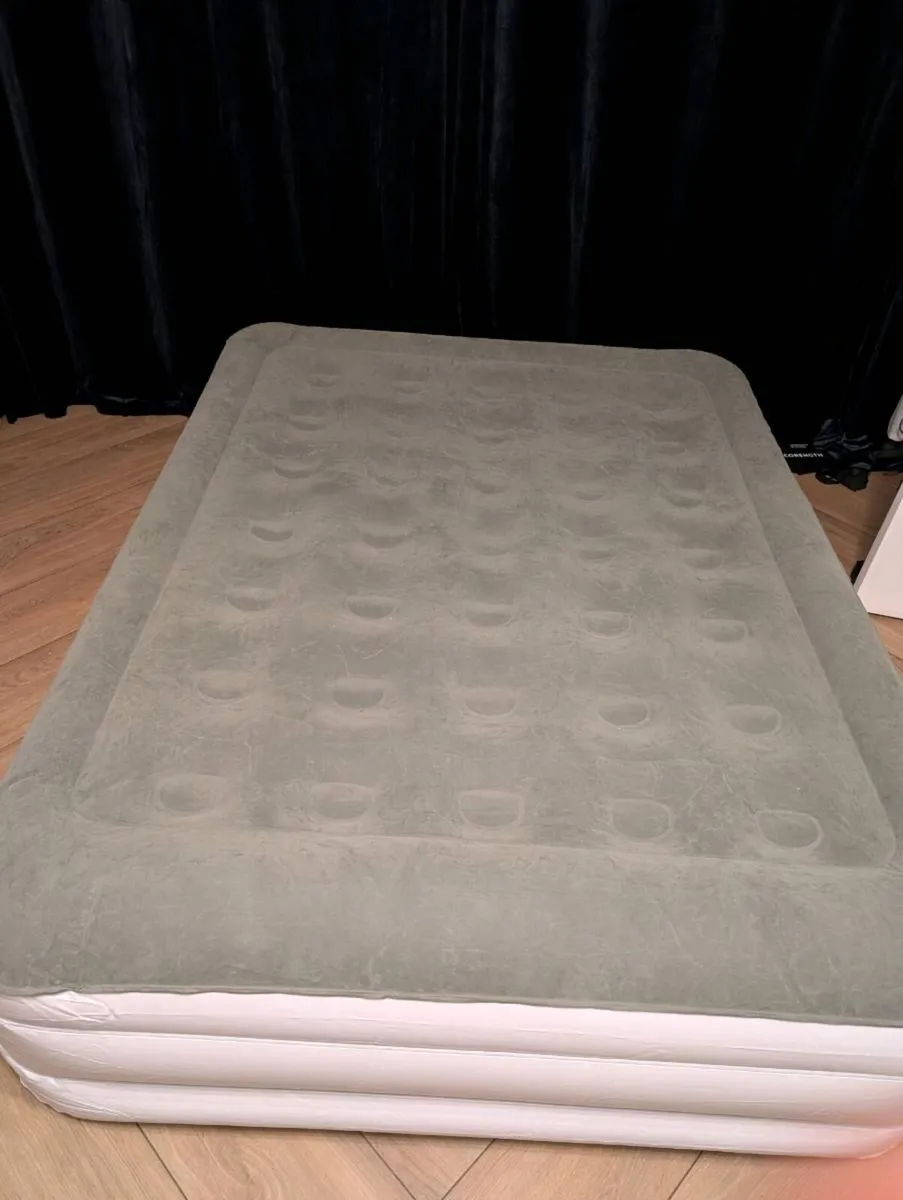 King Size Air Bed - Image 1