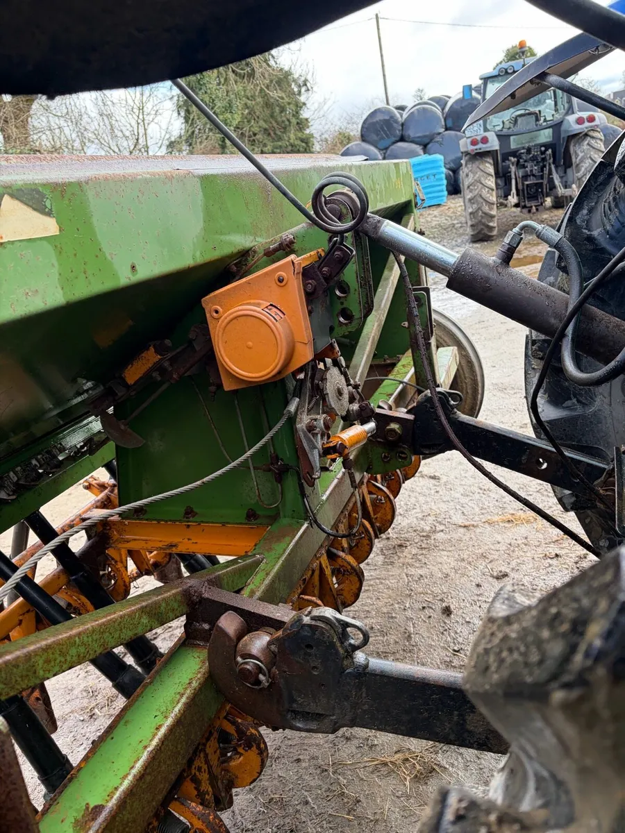 Amazone D7-30 mechanical seed drill - Image 3