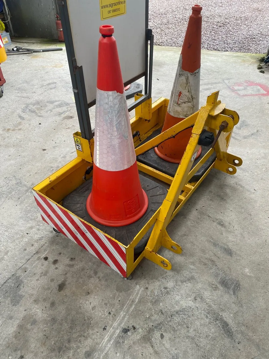 Front linkage road cone and sign holder - Image 2