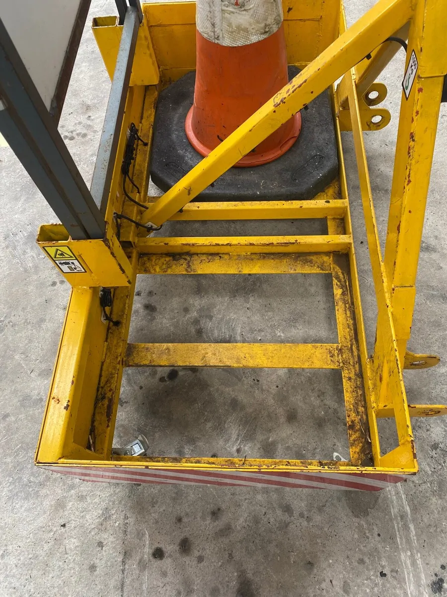 Front linkage road cone and sign holder - Image 3