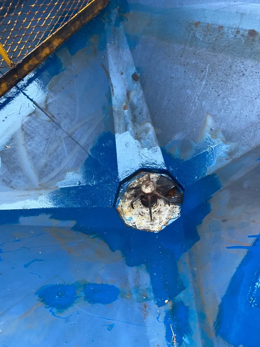 Fertiliser spreader - Image 2