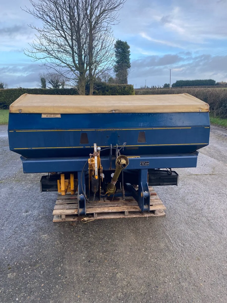 Fertiliser spreader - Image 3