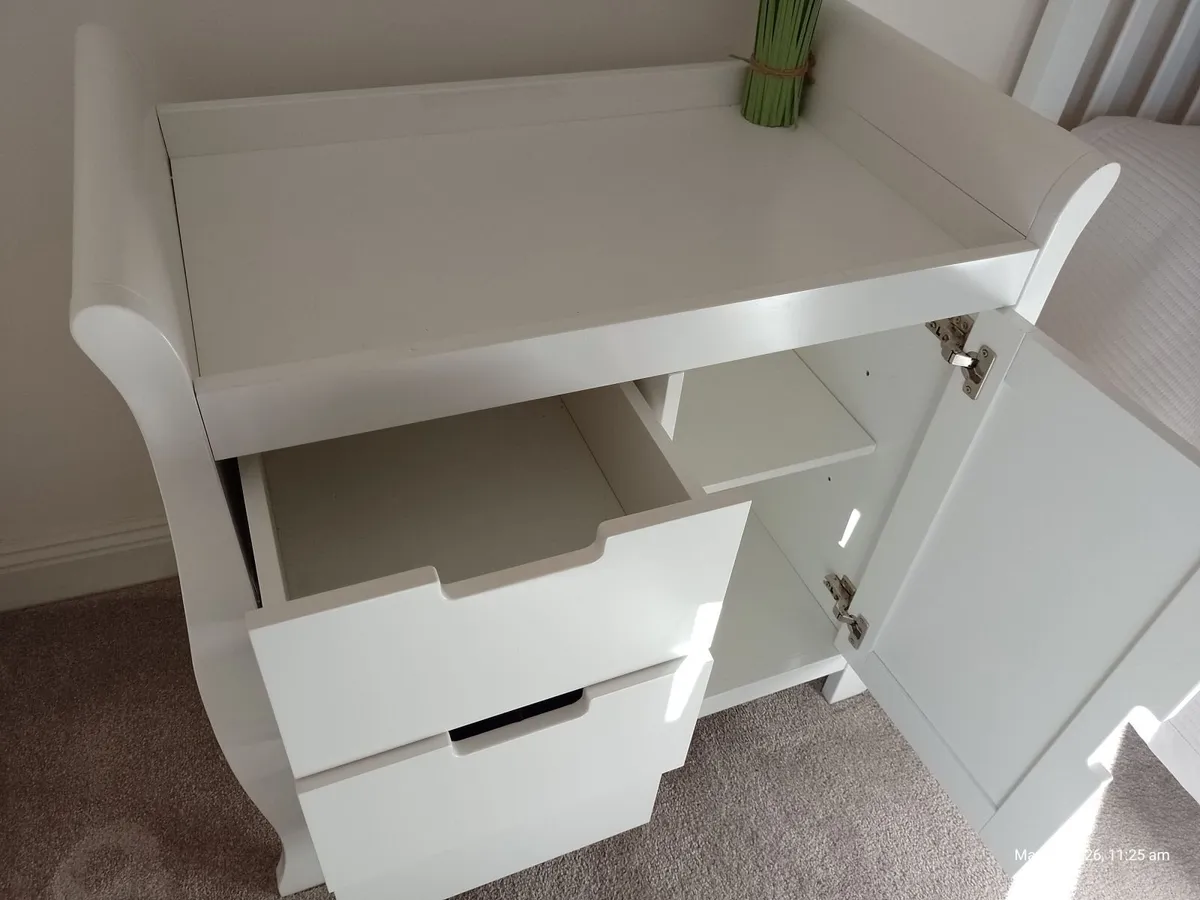 OBABY Sleigh set of drawers/ as new - Image 2
