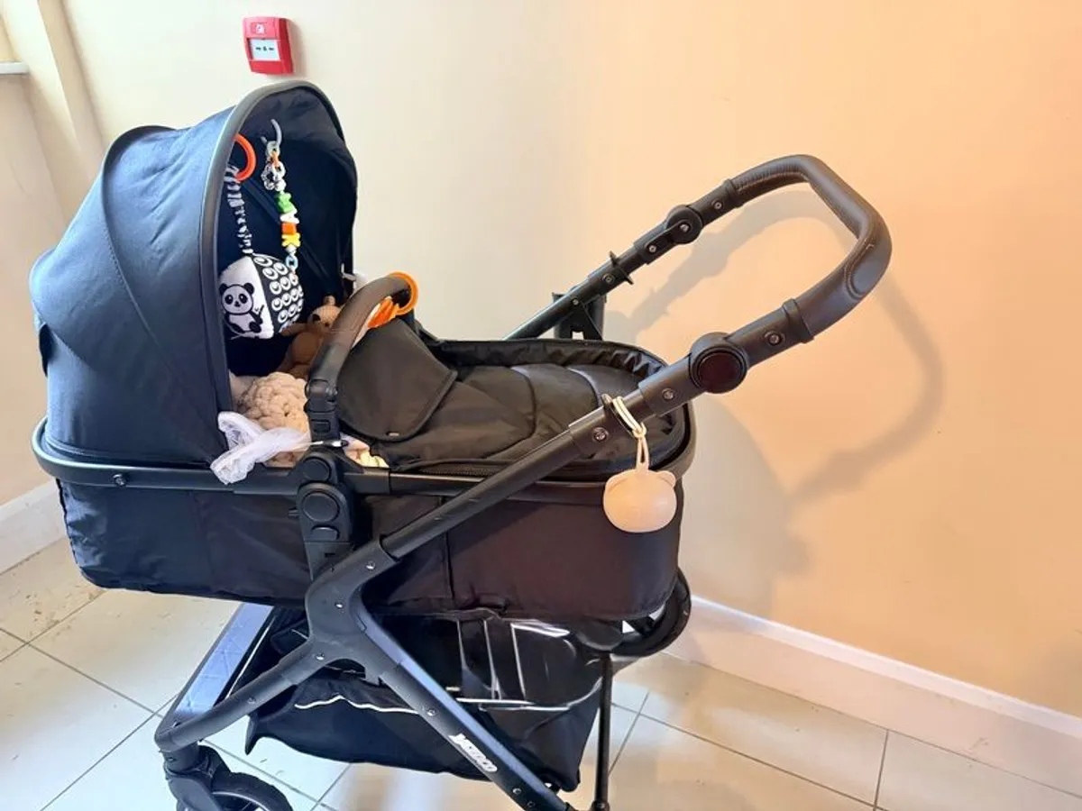 Pram with Car Seat  Like New - Image 4