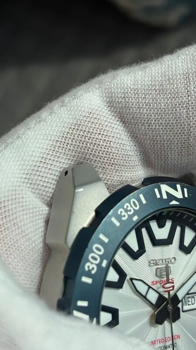 Seiko 5 Sports "Mt. Fuji" Limited Edition - Image 4
