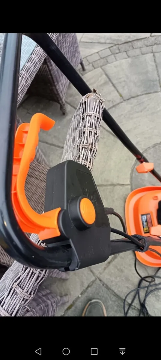 Electric lawnmower - Image 1