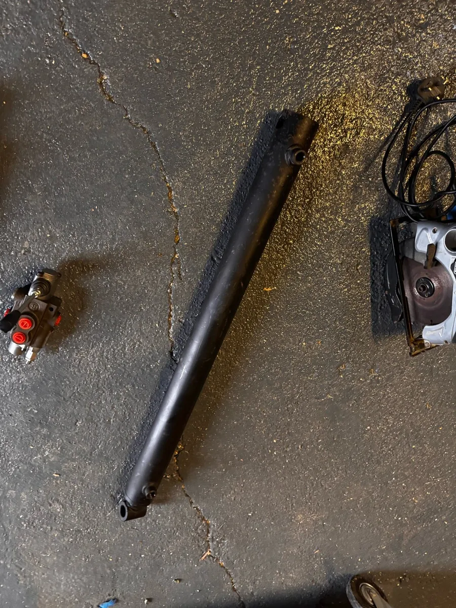 Rams / hyd lever / skill saw / chainsaws - Image 3