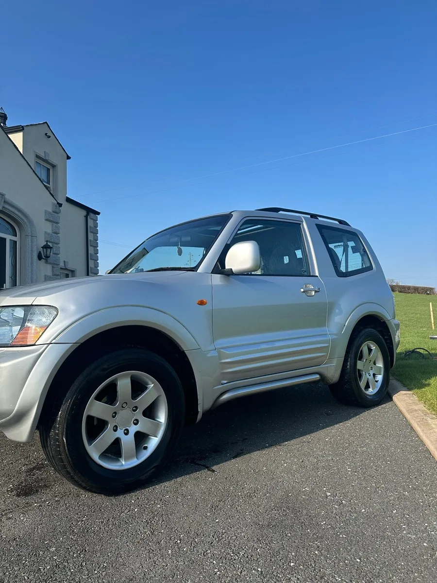 Mitsubishi Pajero - Image 4