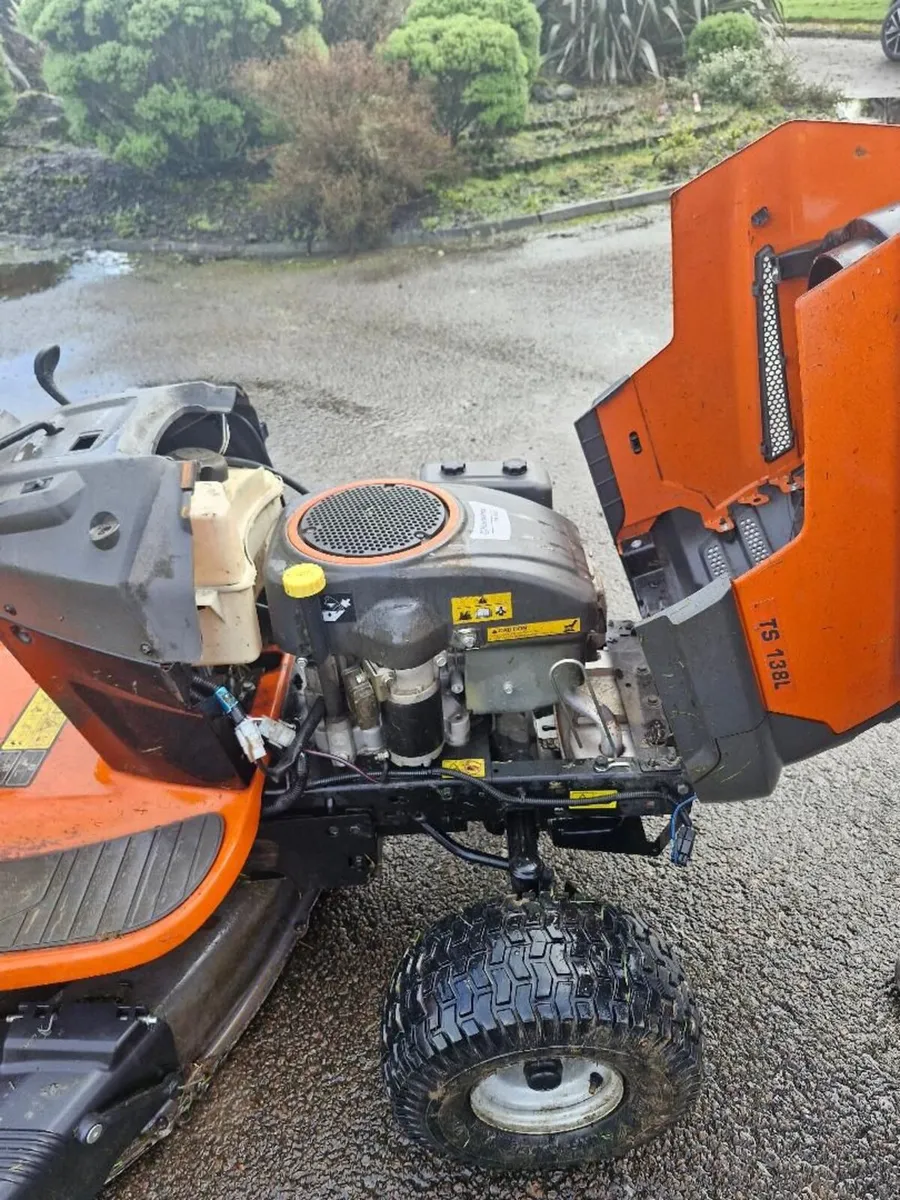 Husqvarna 138L Ride on Mower - Image 3