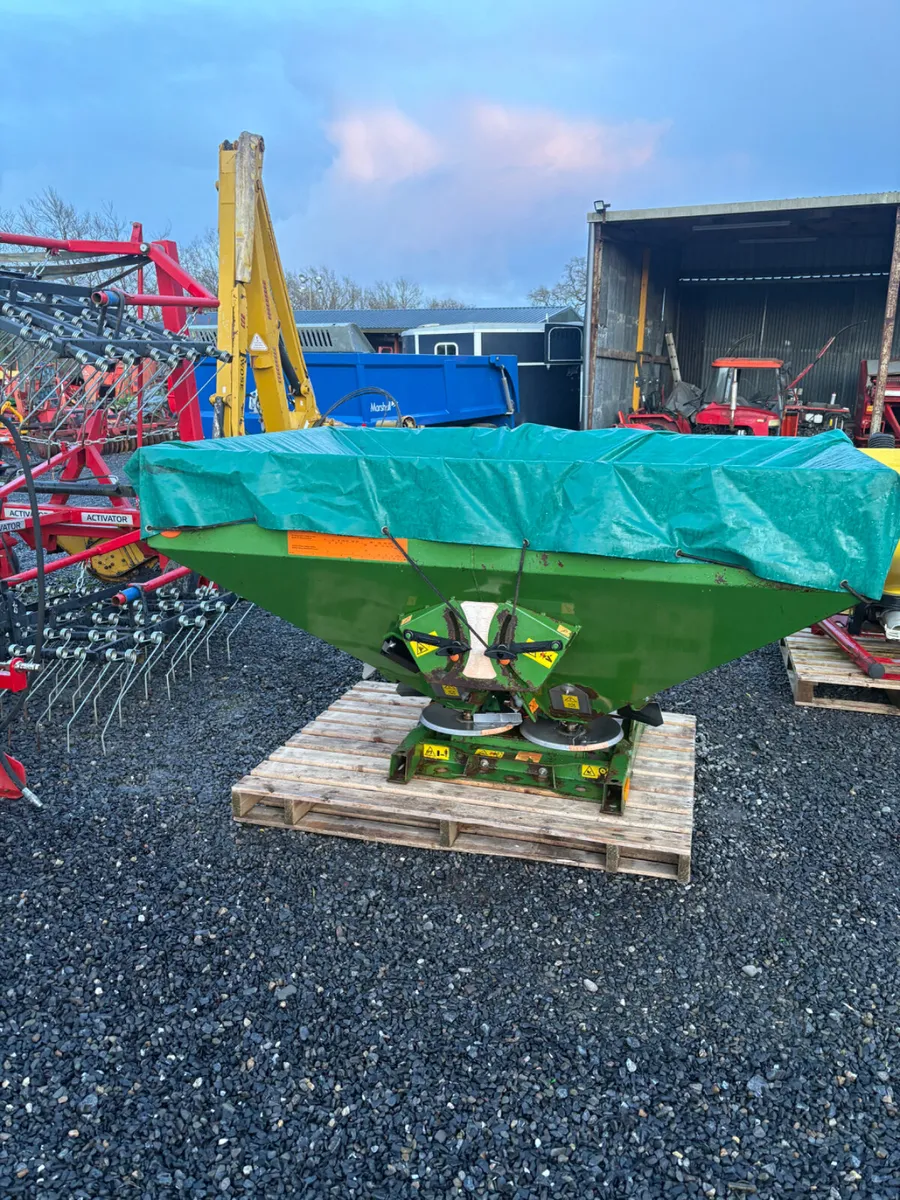 Amazone fertiliser spreader - Image 1