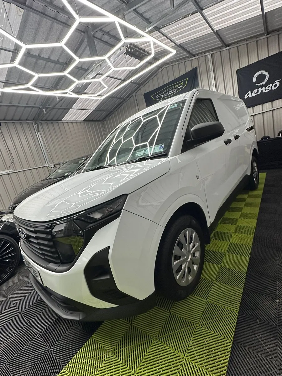 Transit courier 2025 - Image 1