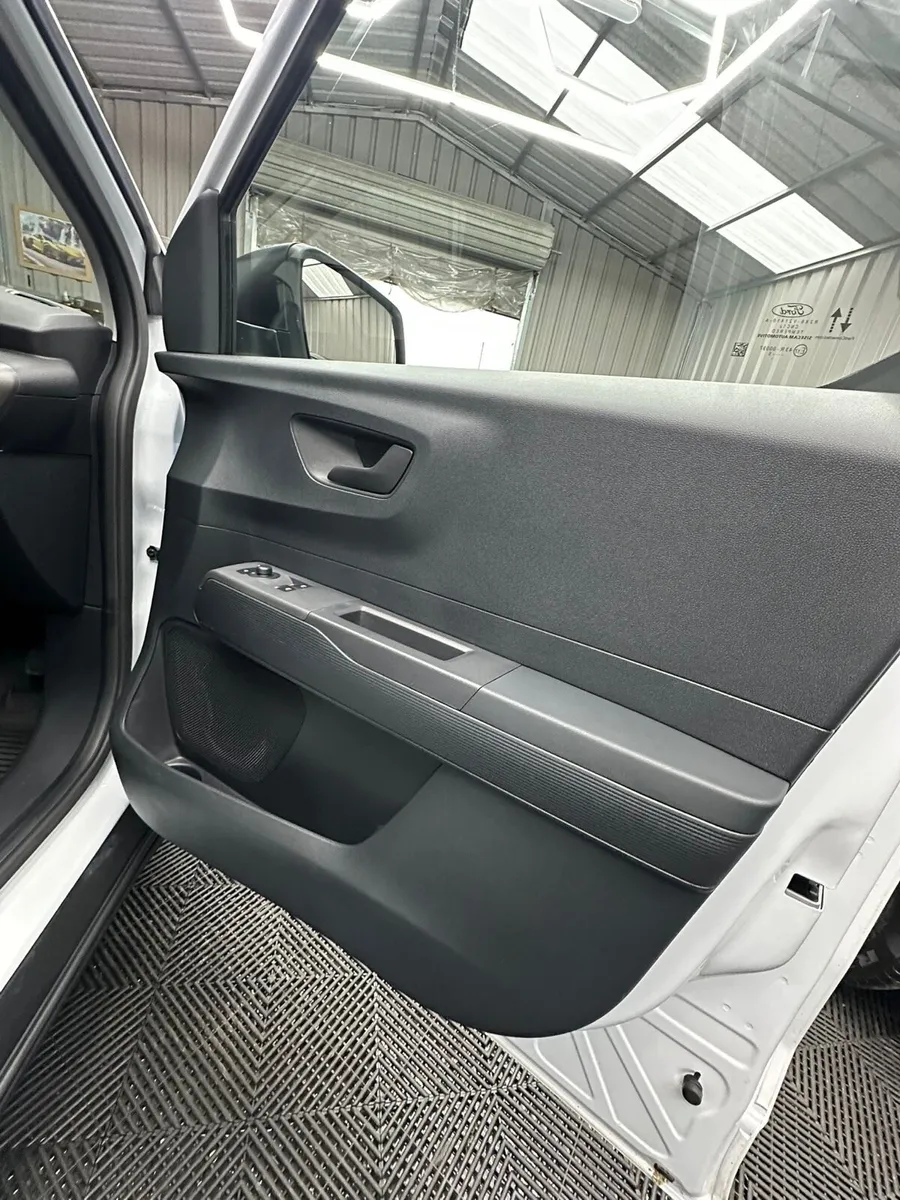 Transit courier 2025 - Image 3