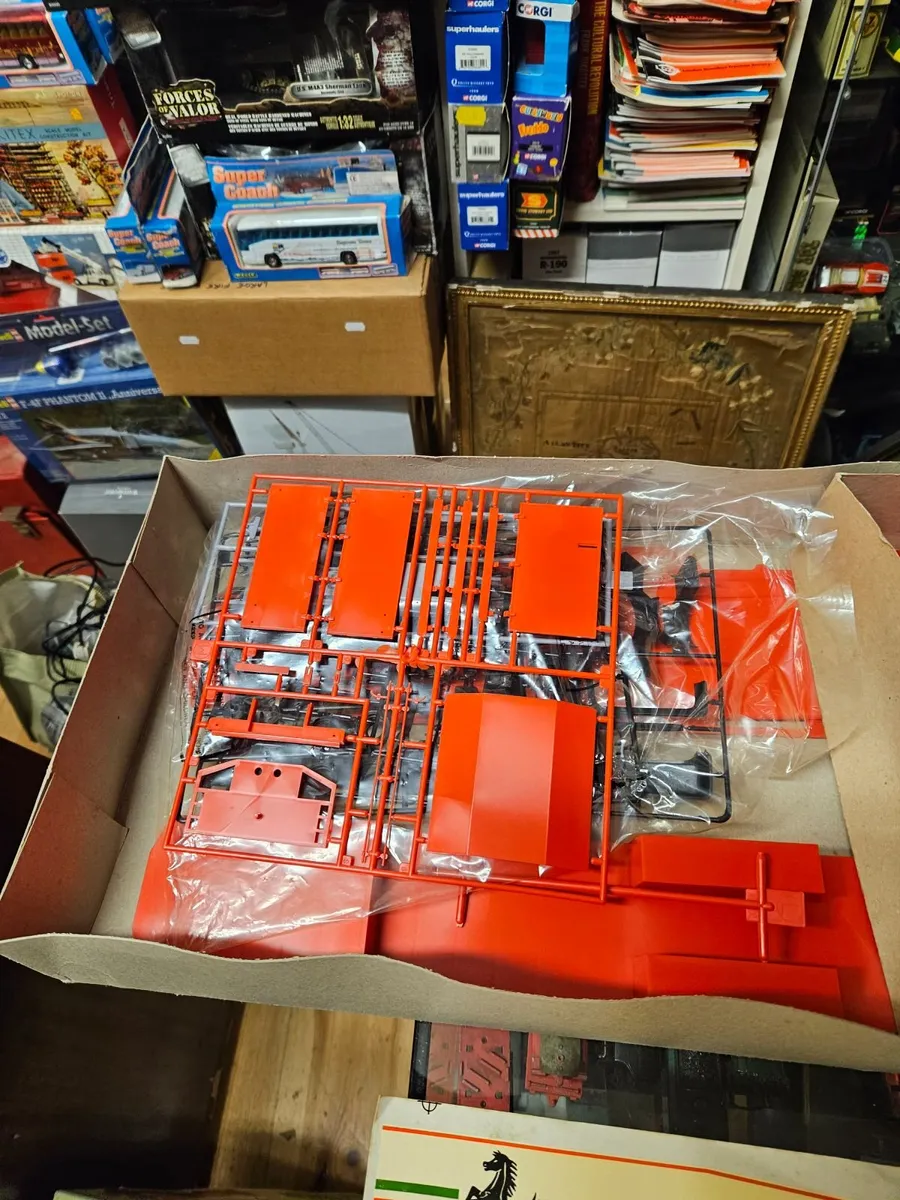 Airfix Ford Tractor Unit and Ferrari Trailer Kit - Image 4