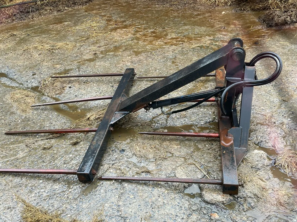 Bale carrier - Image 1