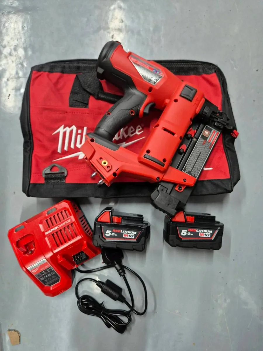 Milwaukee M18 Fuel 18 Gauge 2nd Fix Nail Gun Kit - Image 3