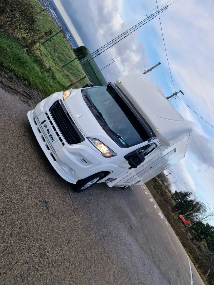 Low loader low milage - Image 1