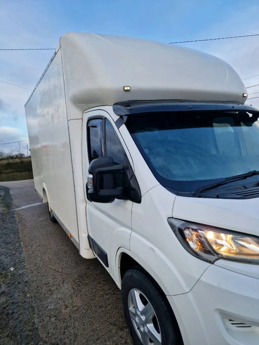 Low loader low milage - Image 3