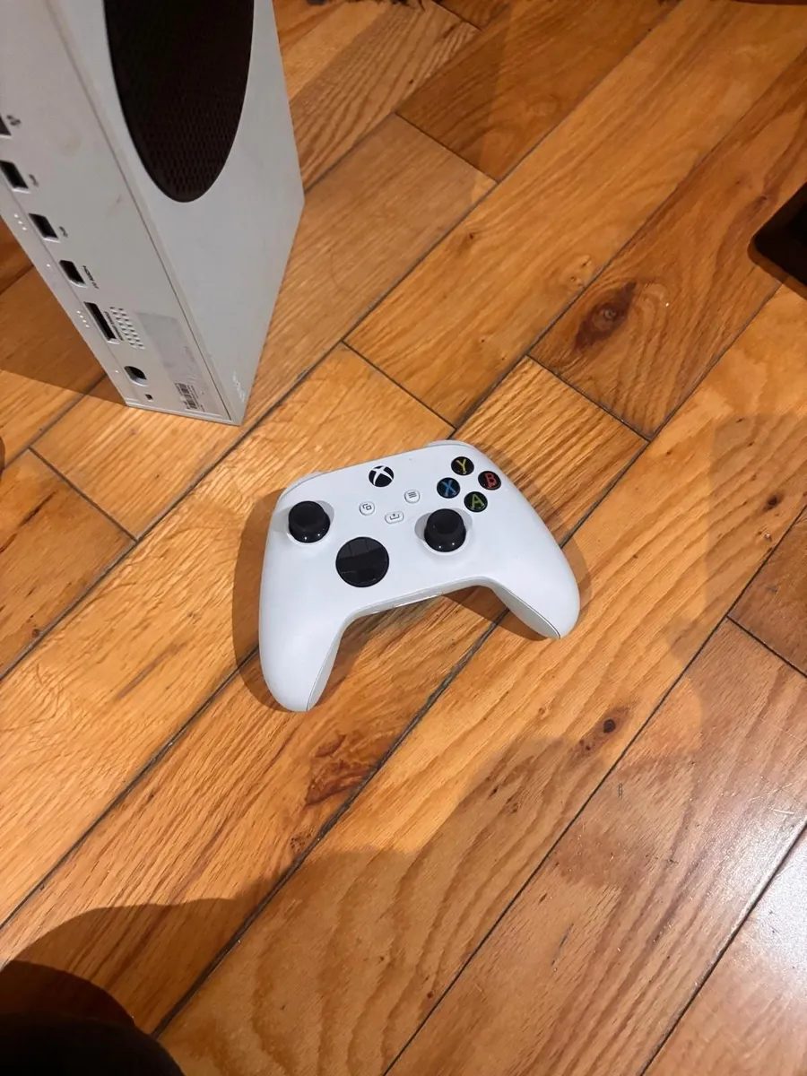 Logitech steering wheel set plus consoles - Image 3