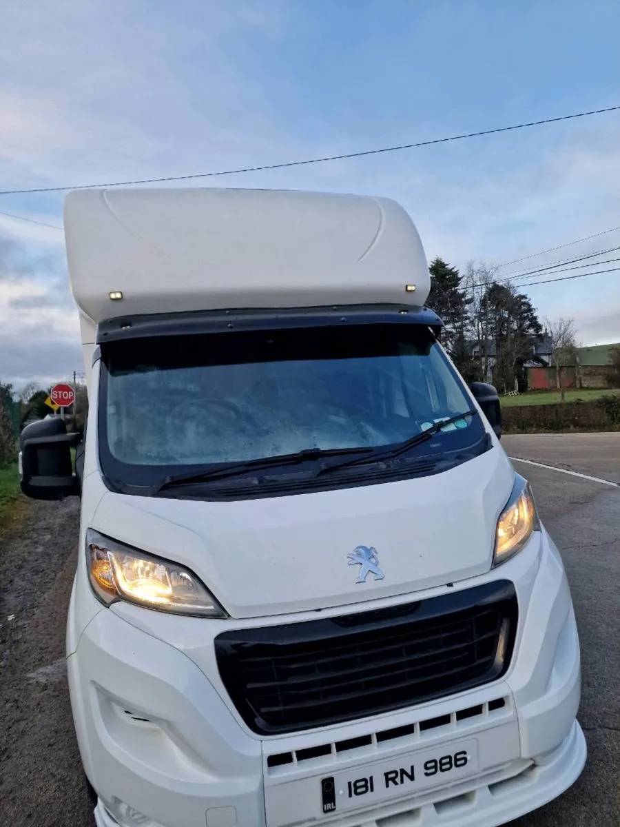 Low loader low milage - Image 4