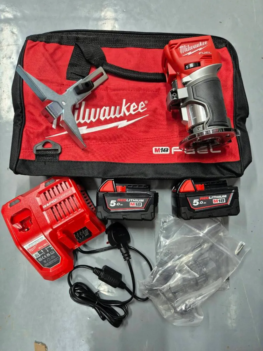 Milwaukee M18 Fuel Compact Trim Router Kit - Image 1