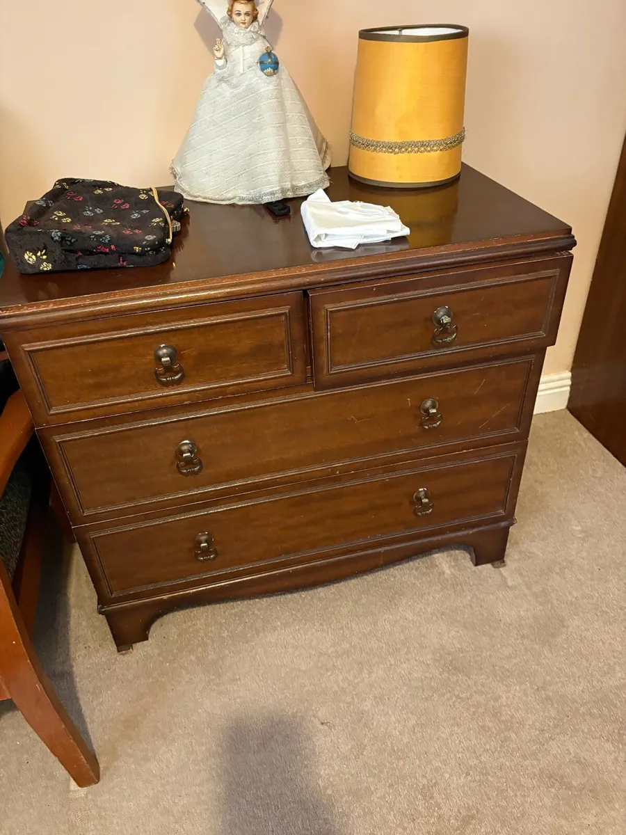 Chest of drawers