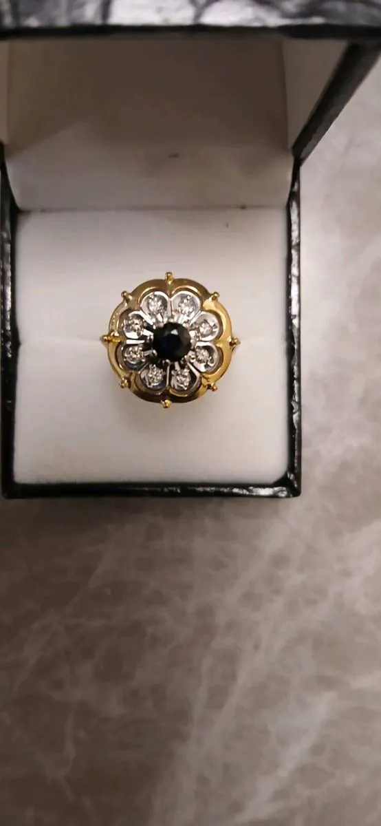 18ct Sapphaire &Diamond Ring - Image 2