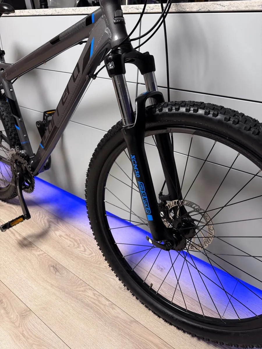 Carrera Vengeance Bike - Image 4