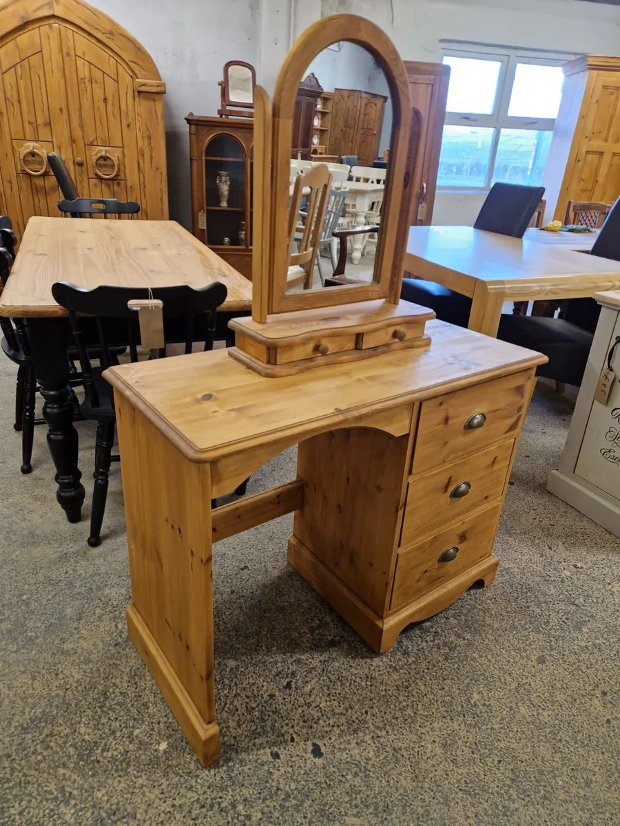Pine dressing table with mirror - Image 1