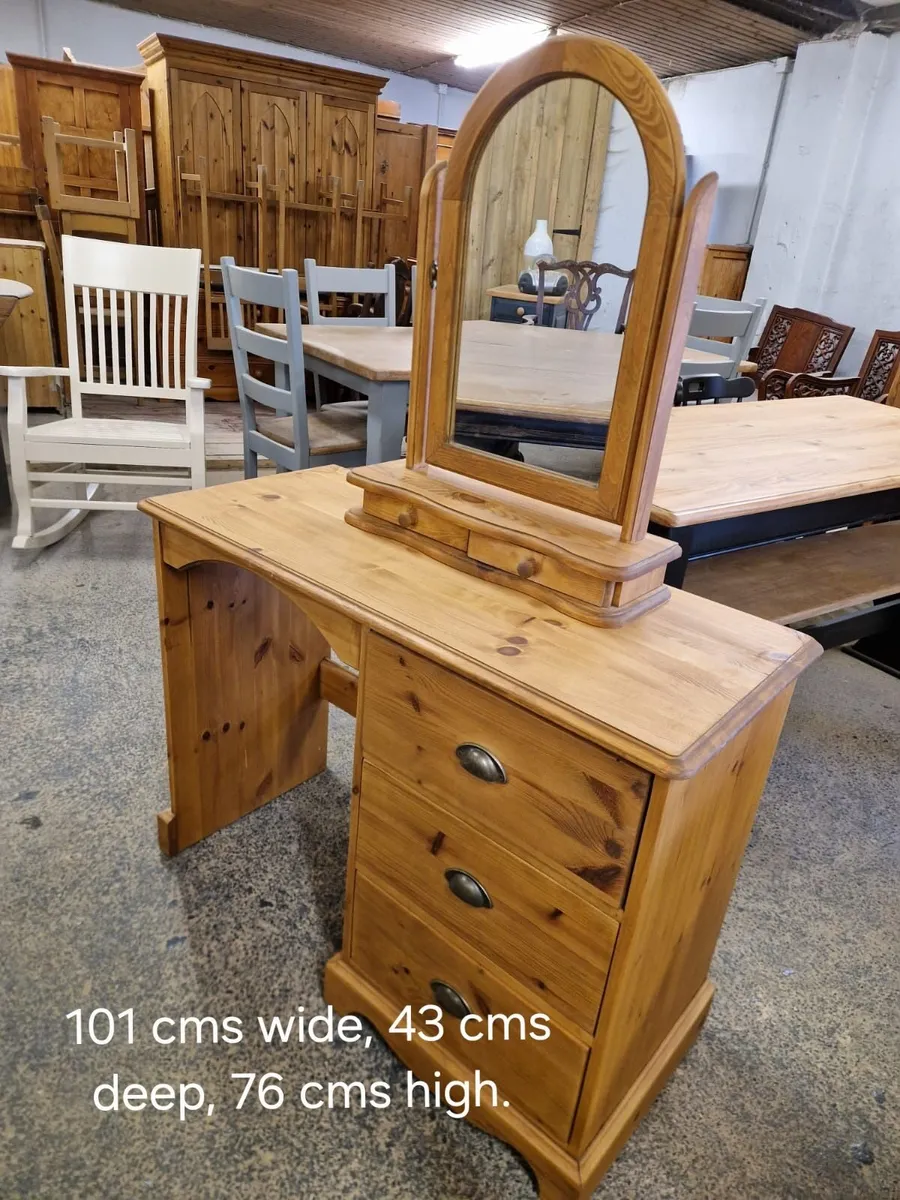 Pine dressing table with mirror - Image 2