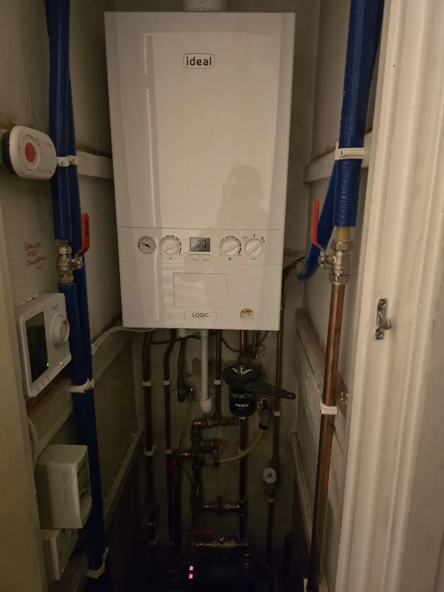Ideal Logic Combi C30 Boiler + MagnaClean Filter ( - Image 1