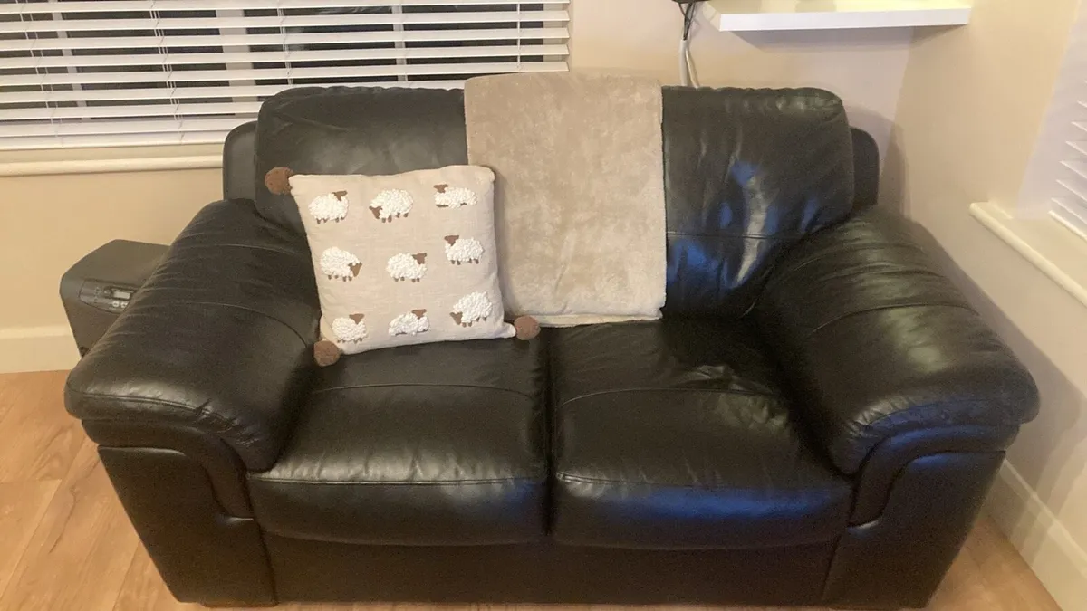 2 seater black leather sofa perfect condition - Image 2